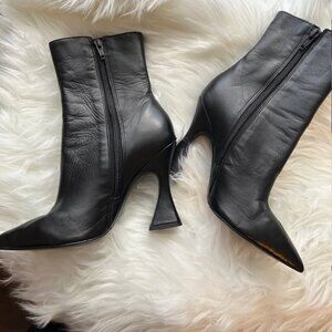 Steve Madden "Vivy" Sculptural Heeled Black Ankle Boots Sz 6 ½